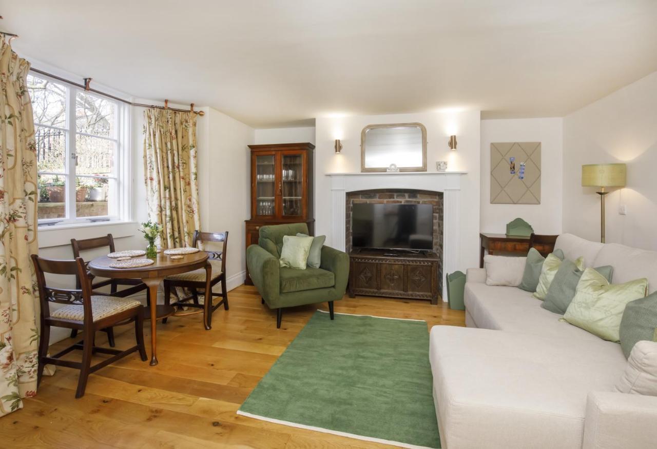 Apartment The Garden Square - Unique Luxury In Historic Garden Square - Ideal For 2 People